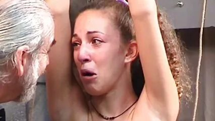 Marido Espía Cómo un chico se folla a su esposa y la porno madura mexicana besa en un agujero cavado