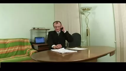 Barbudo debajo de la cogiendo maduras mexicanas falda penetra en las niñas