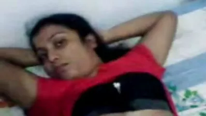 Hombre divirtiéndose con dos mujeres maduras mexicanas teniendo sexo jóvenes putas en stock