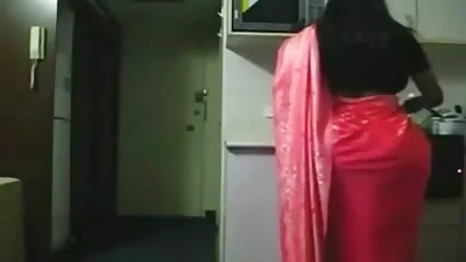 Mamá está tan emocionada de videos porno caseros de maduras mexicanas compartir la polla de su amante con su hija adoptiva.