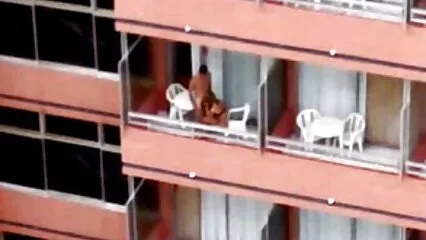 Hombre desvergonzado besa a videos gratis de maduras mexicanas rubia en la alfombra