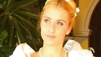 Besarse en el trabajo permite que la secretaria xxx señora mexicana se relaje
