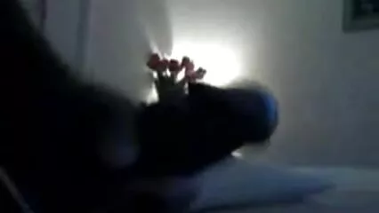 Linda chica juguetonamente se acaricia con las lenguas de sus gatos mexicanas maduras follando