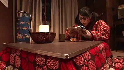 Guardia deportivo besa a chica señoras mexicanas cojiendo con jovenes en condón en almacén