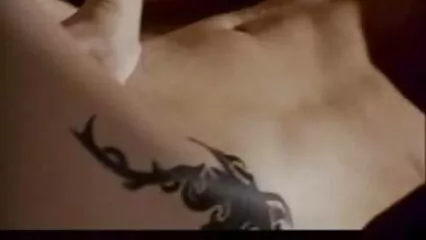 Chicas con señora mexicana xxx enormes tetas bailan en un poste