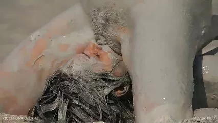 Con creciente lujuria, desliza sus xvideos de maduras mexicanas dedos por la vagina