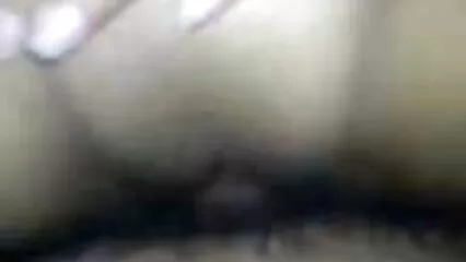 Oficial de policía mexicanas maduras sexo enojado avergüenza a dos ladrones atrapados en su habitación trasera
