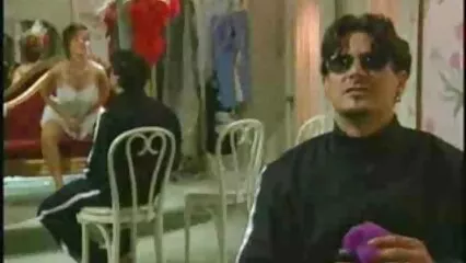 Dos chicas acarician a su amigo y les permiten besar a un mexicanas maduras con jovenes amigo en común