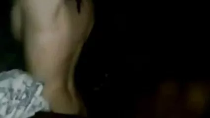 Chicas de colores locos follando lesbianas mexicanas maduras a un tipo en el sofá