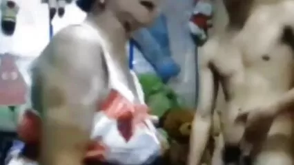 Un amante con gran alegría trató a sus chicas con un beso en la Polla maduras mexicana