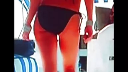 Después de bañarse, con mucho gusto tomó una mexicana madura mamando polla en el agujero