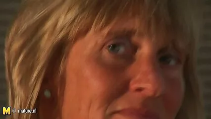 Sexy señoras mexicanas cachondas rubia adolescente acariciar el cabello